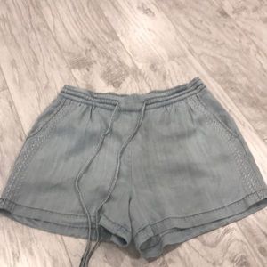 Drawstring light denim shorts